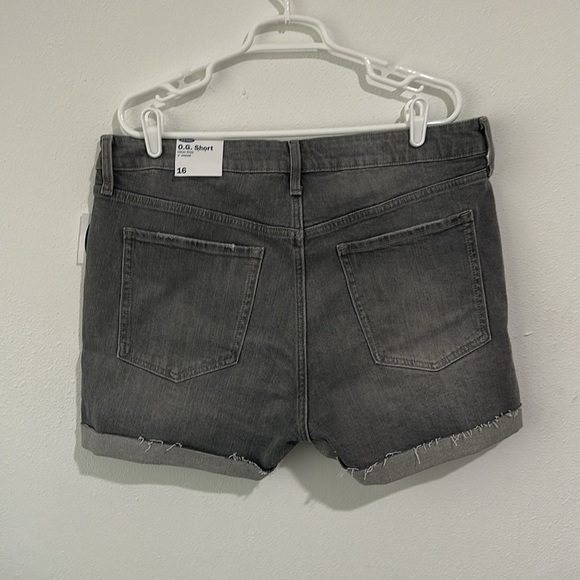 High-Waisted Secret-Smooth Pockets O.G. Plus-Size Gray Cut-Off Jean Shorts - Picture 5 of 5